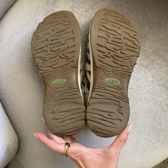 Keen Womens Taupe Tan Sz 8.5 Sandal Flats Closed Toe Slip-on Gorpcore - Picture 2 of 8